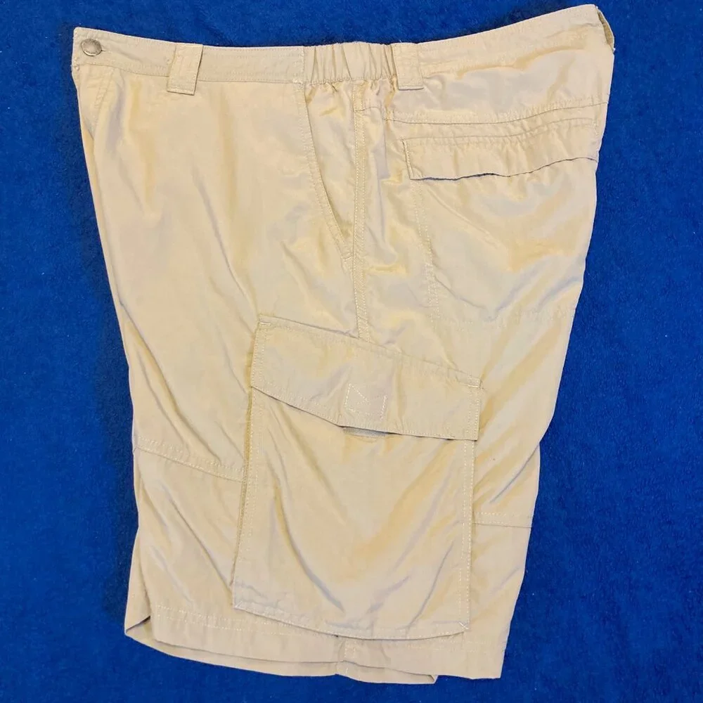 Columbia Cargo Golf Shorts Khaki Excellent Condition Comfortable Men's Size 40